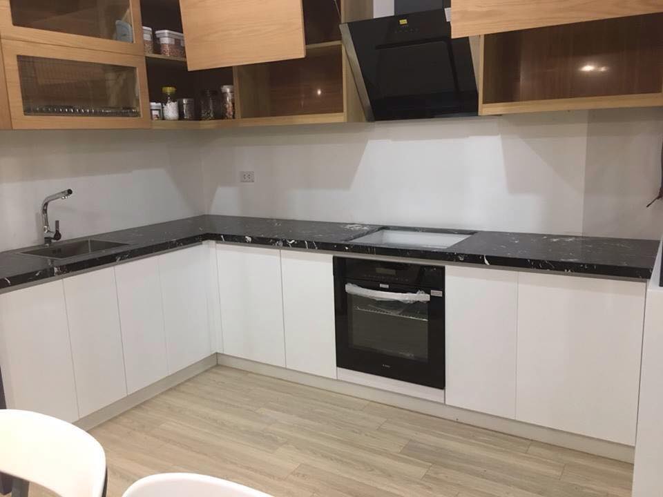 Đá ốp bếp Trắng Chỉ Đen Nhân Tạo